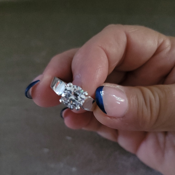 Stunning Latasia Crystal Ring - Picture 7 of 7